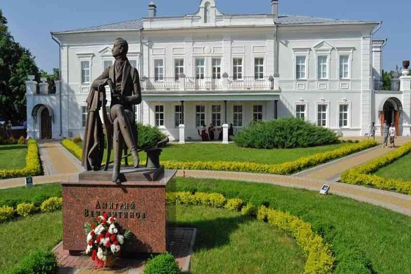 Литературный портрет «Изящной лирики перо…»
