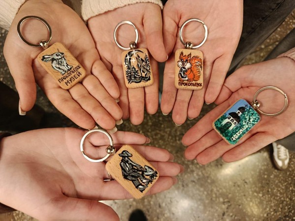 Мастер-класс «Роспись брелока из дерева»