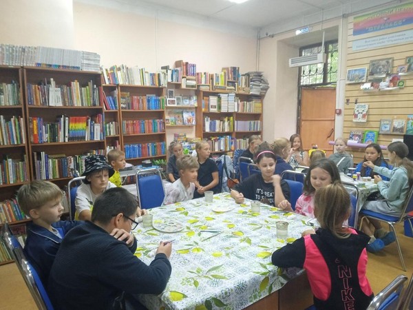 «В мире книг художника Виктора Чижикова» арт–час
