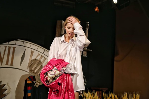 Почему спешат часы