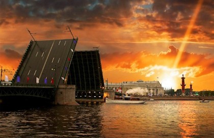 Под разведенными мостами