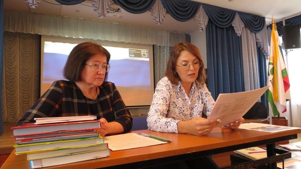 «Гордо реет флаг державный»