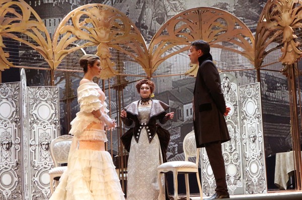 Спектакль «Бешеные деньги»