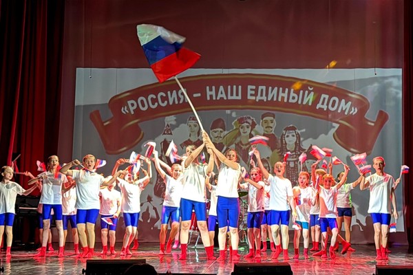 Акция «Танцуй» с участием танцевальных коллективов ДК «Луч»