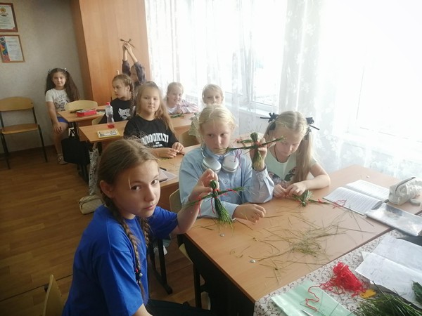 Урок-лекция с показом «Куклы из травы и сена»