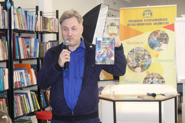 Встреча с писателем Дмитрием Суслиным «В гостях у детектива»