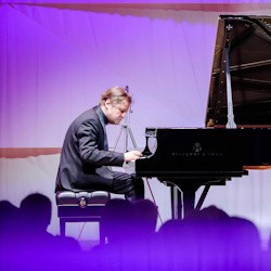 Петр Лаул, фортепиано