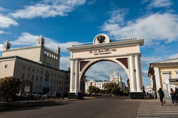 Урок-рассуждение «Город, в котором я живу»