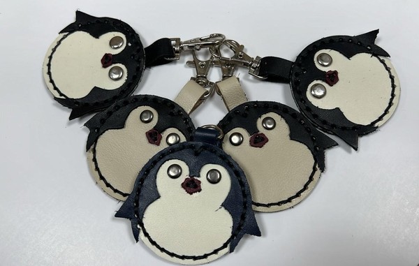 Мастер-класс «Брелок-подвес из кожи»