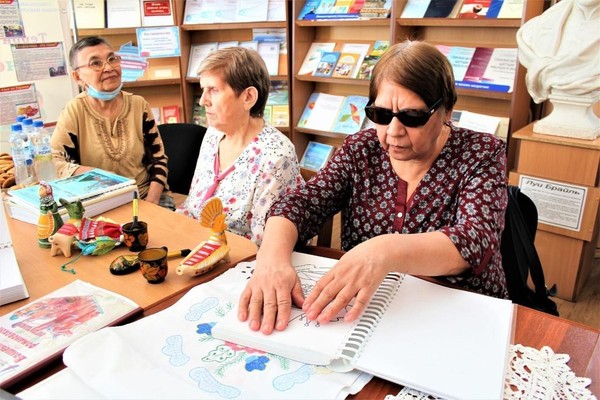 Встреча участников инклюзивного арт-клуба «Я вижу мир сердцем»