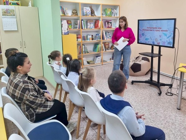 Лингвистическая игра «Усердней с каждым днём гляжу в словарь…»