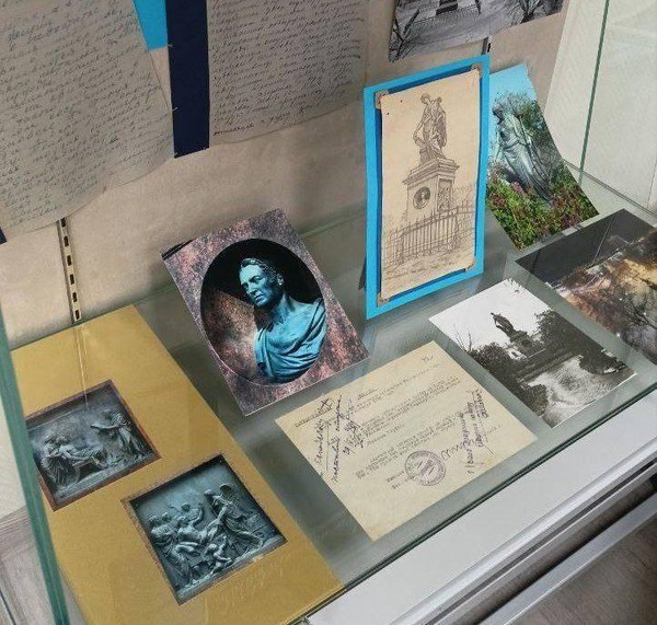 «Монументальная история»