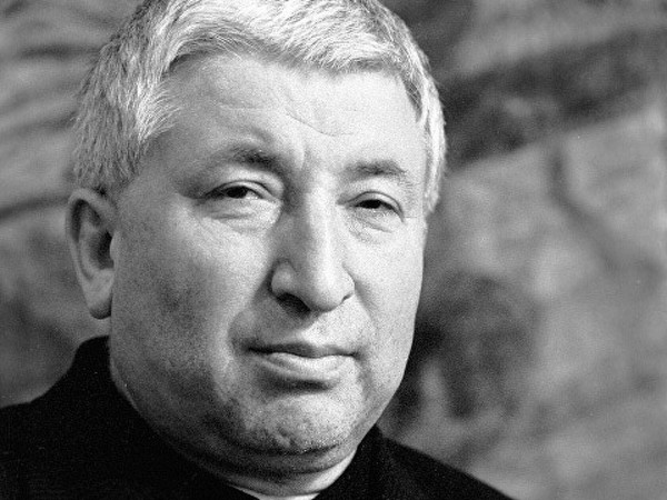 Выставка картин, посвященная Расулу Гамзатову