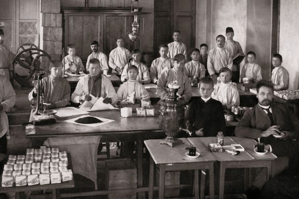 Выставка «И шли века под звон колокольчиков»