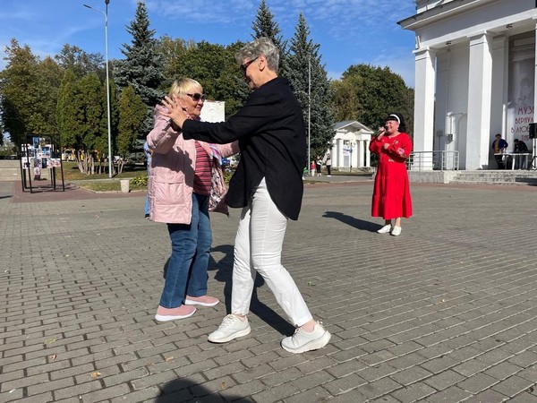 Праздничная программа «Душа поет, танцует осень!»