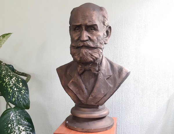 Экскурсия «Физиолог Иван Павлов в работах скульптора Иулиана Рукавишникова»