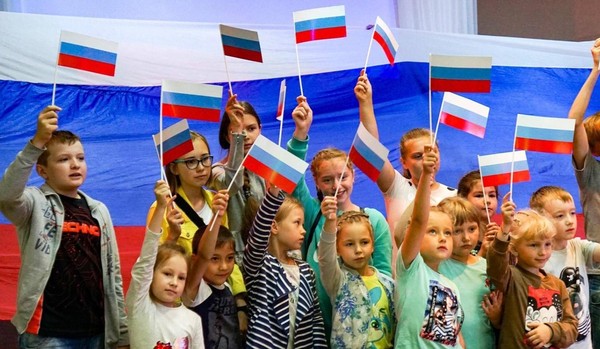 Урок патриотизма «Под флагом России»