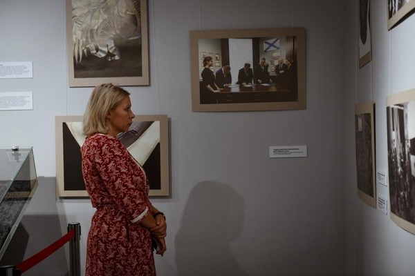 Информационная фотоинсталация «Одна страна. Одна семья. Одна Россия»