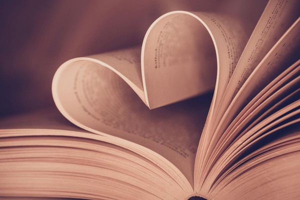 «Художник рисует книгу»