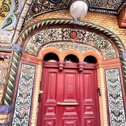 Дворики и парадные