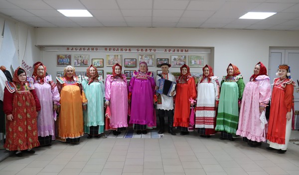 Праздничная программа «Родные голоса»