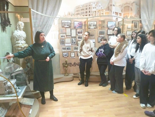 Экскурсия по экспозиции Музея истории города-курорта Сочи