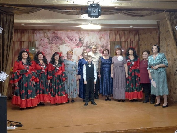 «Забавы у Новогодней елки»