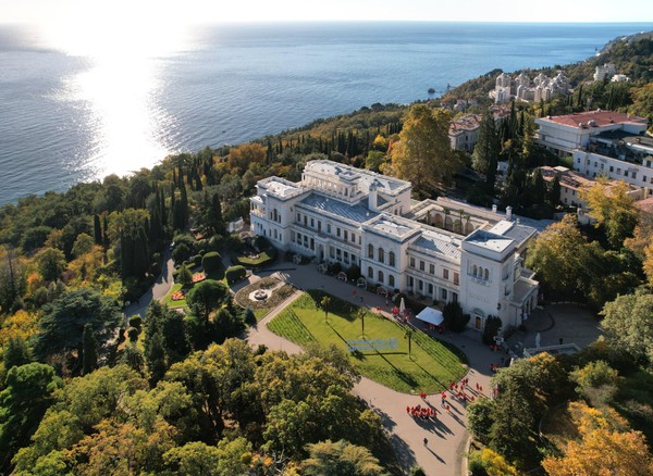 Обзорная экскурсия по основным экспозициям Ливадийского дворца-музея