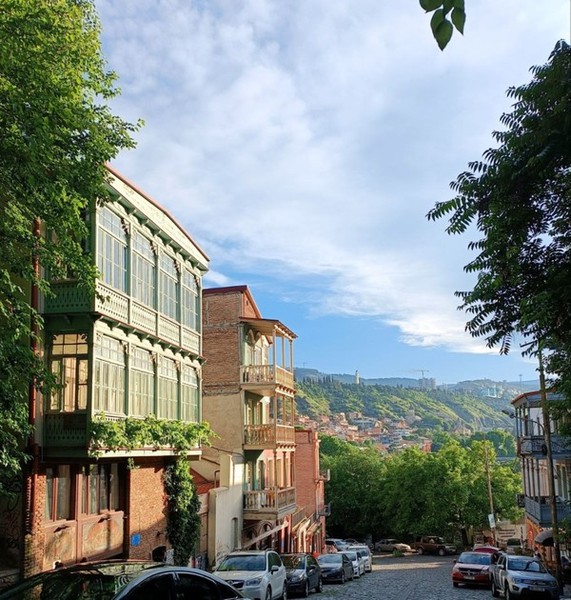 Балконы Тбилиси: классицизм в объятиях грузинской традиции и Востока