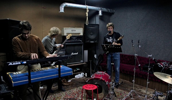 Classic Rock Legends Show. 24 Carat Golden Rock Hits с Silver Machine