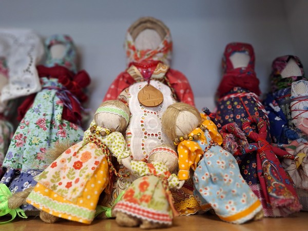 Литературные посиделки «Зимние святочные куклы»