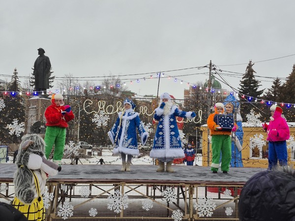 Новогодняя театрализованная программа «Ёлка мечтаний и добрых желаний» (пл. им. Ленина)