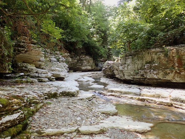 Треккинг по каньонам Псахо — из Сочи
