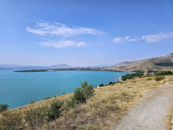 Трансфер из Тбилиси в Ереван через красоты Армении