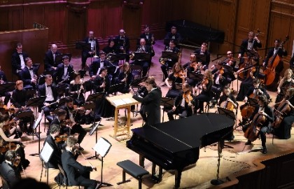 Ч. Диккенс. Рождественские истории, Евгений Князев – худ. слово