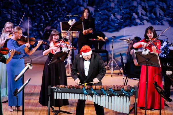 Новогодний бал. Артисты Красноярского академического симфонического оркестра