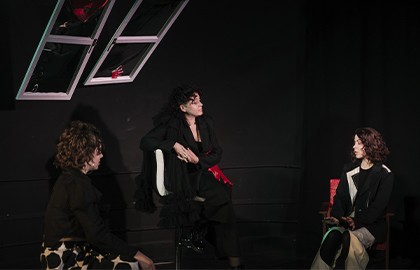 Пинать мужа нежно