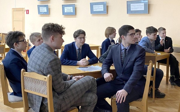 Игра «Три склянки пополудни: занимательно о родной речи»