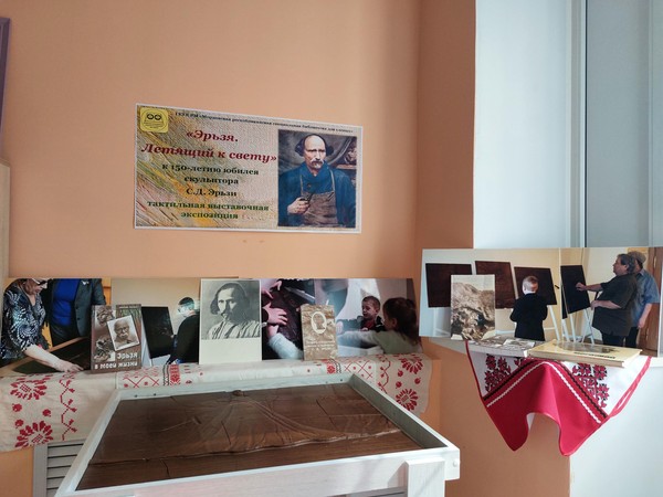 «Эрьзя. Летящий к свету»: тактильная выставочная экспозиция