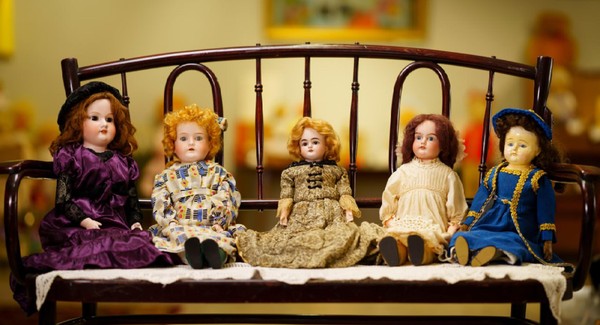 Выставка «Куклы с историей»