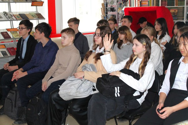 Литературный час «Золотое перо сатиры»