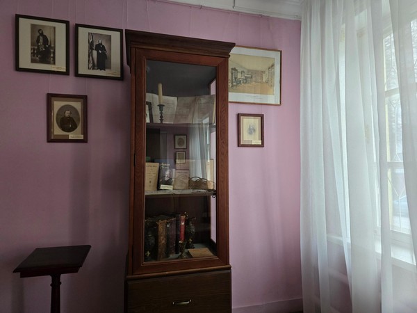 Выставка «Везде исследуем всечасно, что есть велико и прекрасно. М.В. Ломоносов»