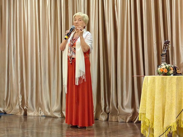 Свеча горела на столе