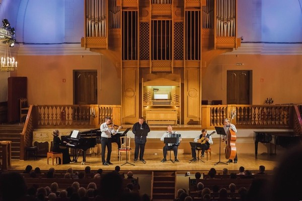 Концерт «Старый Новый год с ансамблем «Ретро»