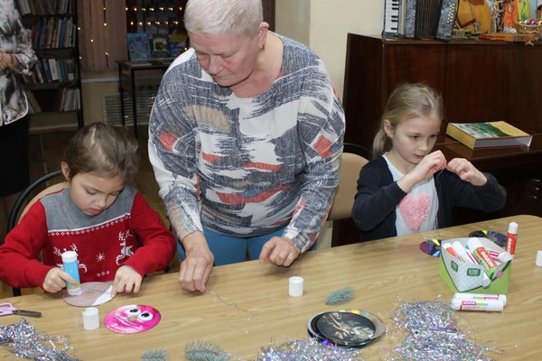 Занятие в изостудии «Акварелька» с мастер-классом по графике