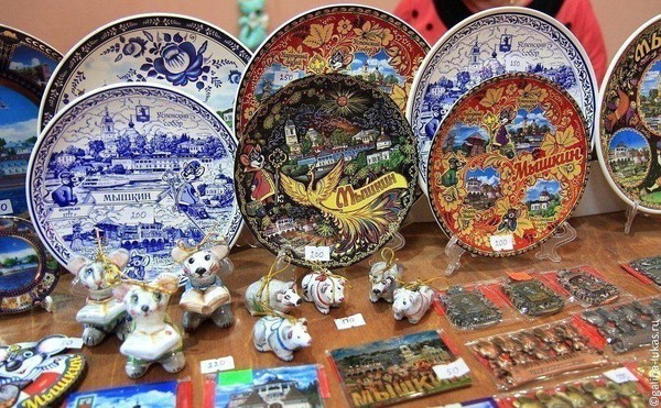 Выставка работ учащихся художественного отделения «Зимние фантазии»