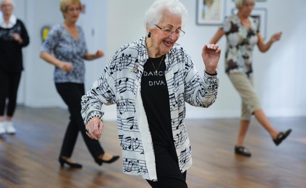 Занятие «Живые танцы» для пенсионеров