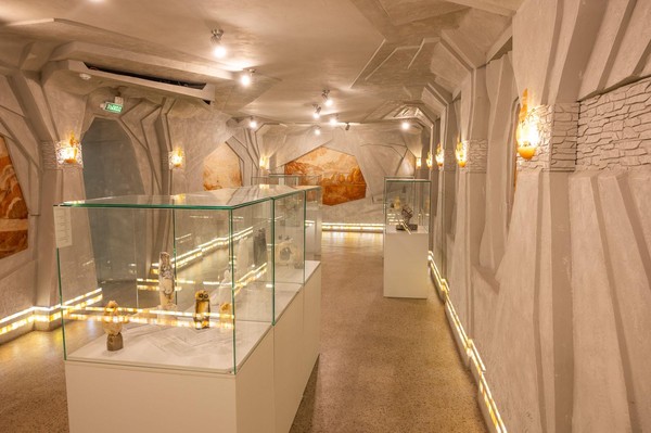 Выставка «Селенитовая комната»