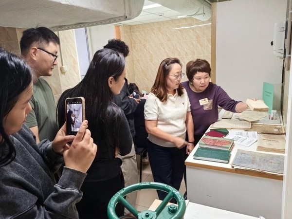 Экскурсия по сектору консервации библиотечных фондов