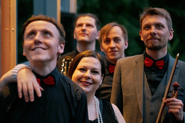 И вновь этот цыганский джаз